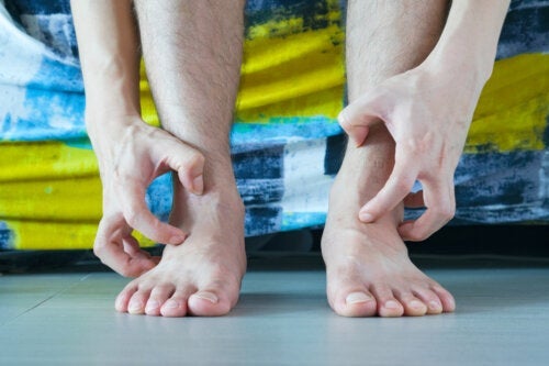 10 распространенных причин зуда в ногах и что делать